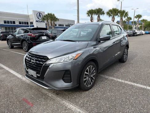 Used 2023 Nissan Kicks SV FWD image 2