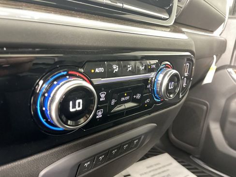 Used 2024 GMC Sierra 2500 SLE w/ SLE Convenience Package image 18