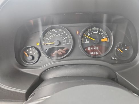 Used 2014 Jeep Patriot Latitude AWD/4WD image 24