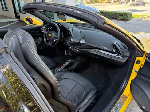 Used 2018 Ferrari 488 Spider image 35
