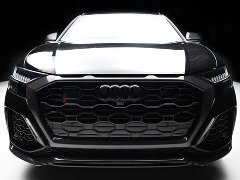 Used 2023 Audi RS Q8 w/ Black Optic Package image 32