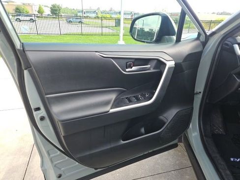 Used 2021 Toyota RAV4 XLE Premium FWD image 17