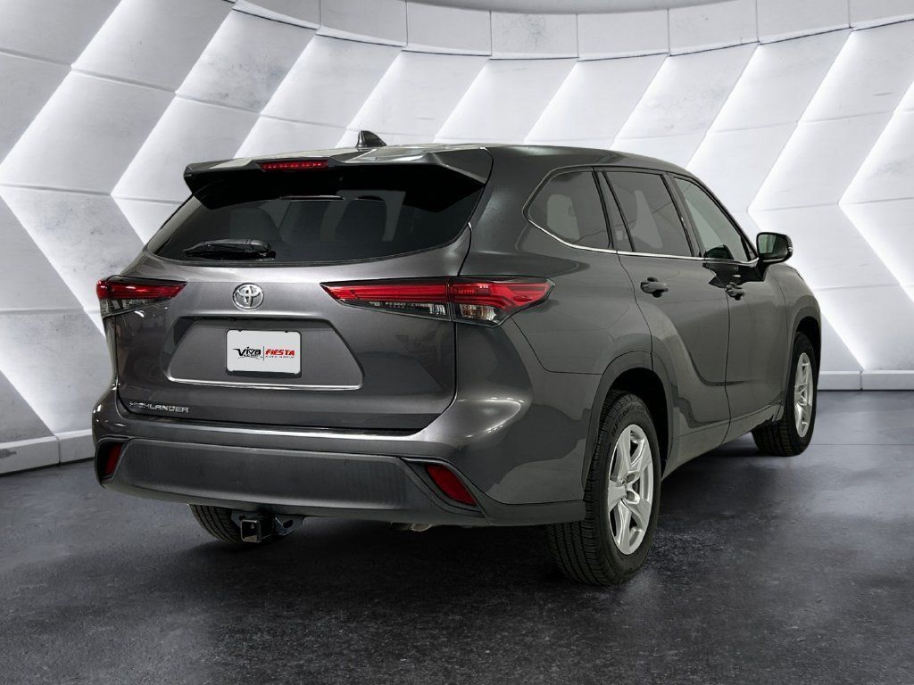 Used 2020 Toyota Highlander L FWD image 4