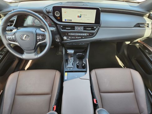 Used 2025 Lexus ES 300h w/ Premium Package image 32