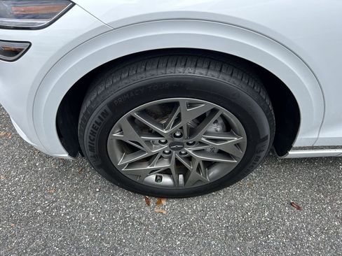 Used 2025 Genesis GV70 2.5T w/ Select Package image 10