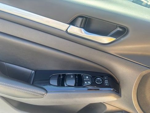 Used 2023 Nissan Altima 2.5 SV FWD image 16