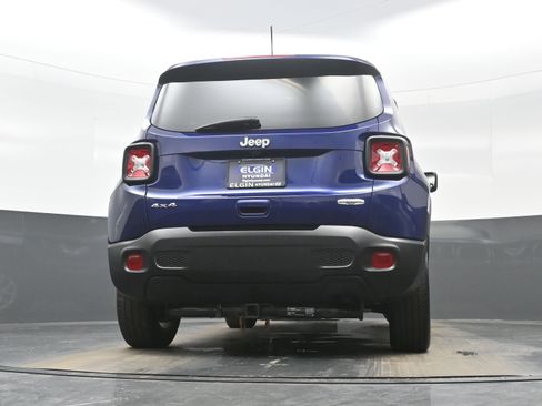 Used 2019 Jeep Renegade Latitude w/ Cold Weather Group image 31