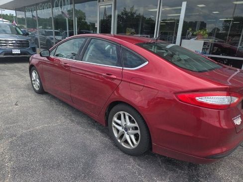 Used 2016 Ford Fusion SE FWD image 2