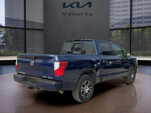 Used 2022 Nissan Titan SV image 3