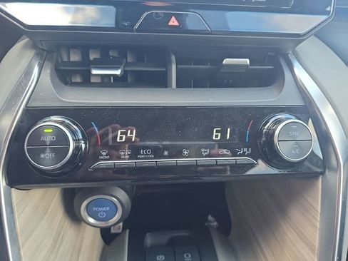 Used 2021 Toyota Venza XLE w/ Softex Package image 24