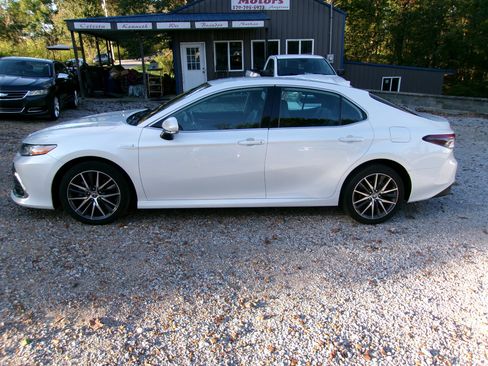 Used 2021 Toyota Corolla LE image 18