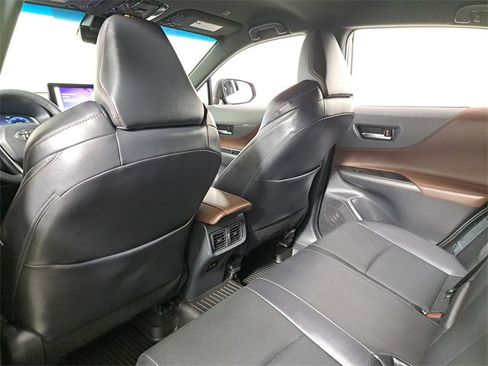 Used 2023 Toyota Venza Limited image 11