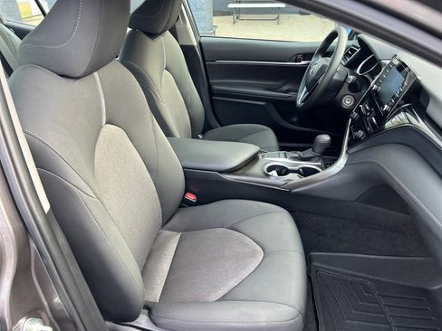 Used 2022 Toyota Camry LE image 32