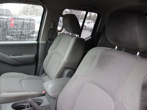 Used 2014 Nissan Frontier SV image 12