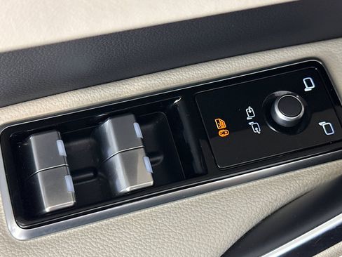 Used 2024 Jaguar F-PACE R-Dynamic S image 13