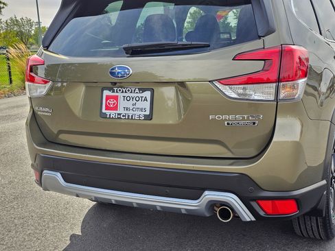 Used 2022 Subaru Forester Touring AWD/4WD image 12