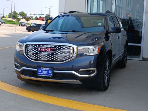 Used 2019 GMC Acadia Denali w/ Technology Package AWD/4WD image 3