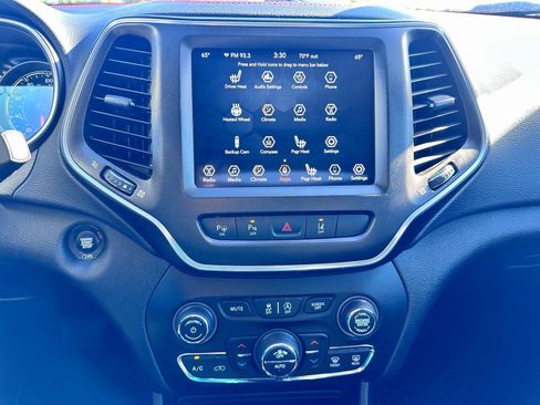 Used 2021 Jeep Cherokee Trailhawk w/ Technology Group image 19