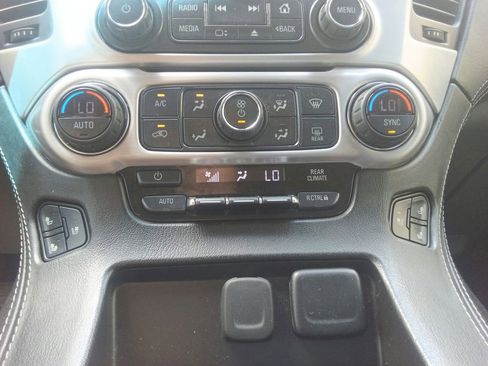 Used 2018 GMC Yukon SLT w/ Premium Edition RWD image 28