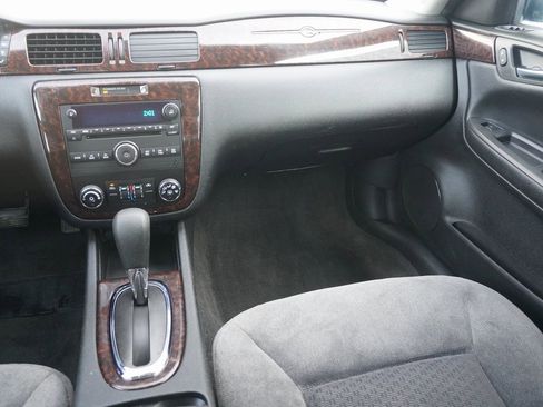 Used 2016 Chevrolet Impala LT image 17