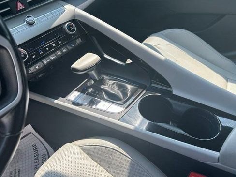 Used 2023 Hyundai Elantra Limited FWD image 26