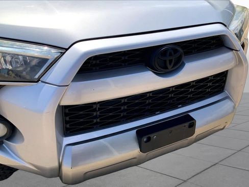 Used 2018 Toyota 4Runner TRD Off-Road Premium AWD/4WD image 37