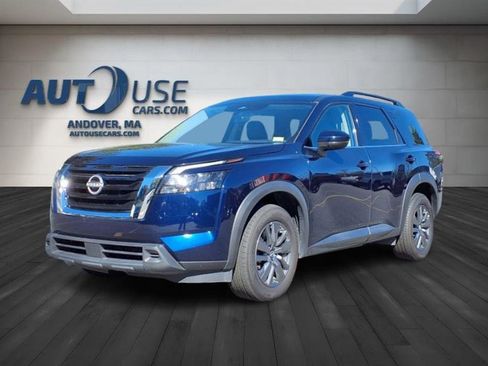 Used 2024 Nissan Pathfinder SV image 1