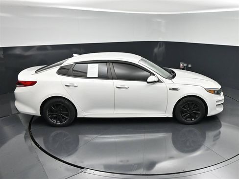 Used 2018 Kia Optima LX FWD image 22