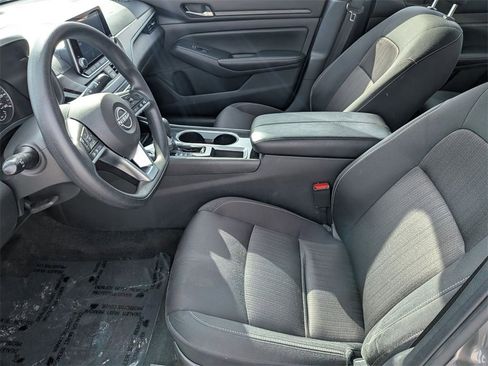 Used 2024 Nissan Altima 2.5 SV image 22