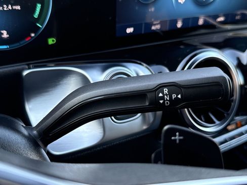 Used 2023 Mercedes-Benz GLB 250 4MATIC w/ Premium Package image 22