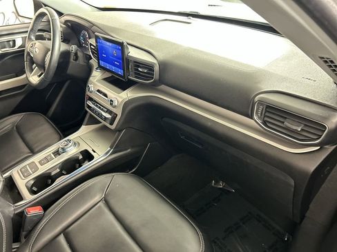 Used 2022 Ford Explorer XLT w/ Equipment Group 202A image 27