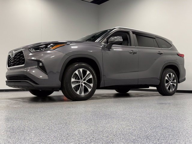 Used 2023 Toyota Highlander XLE FWD image 6