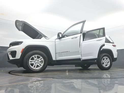 Used 2024 Jeep Grand Cherokee Laredo w/ Luxury Tech Group I AWD/4WD image 57