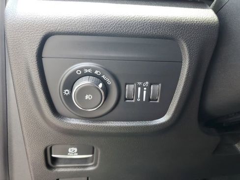 Used 2022 Jeep Grand Cherokee Limited AWD/4WD image 29