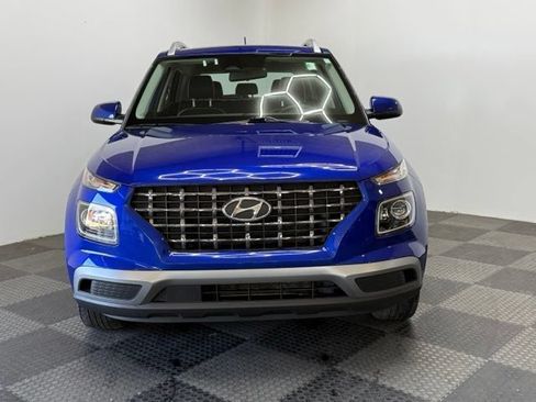 Used 2023 Hyundai Venue Limited FWD image 5