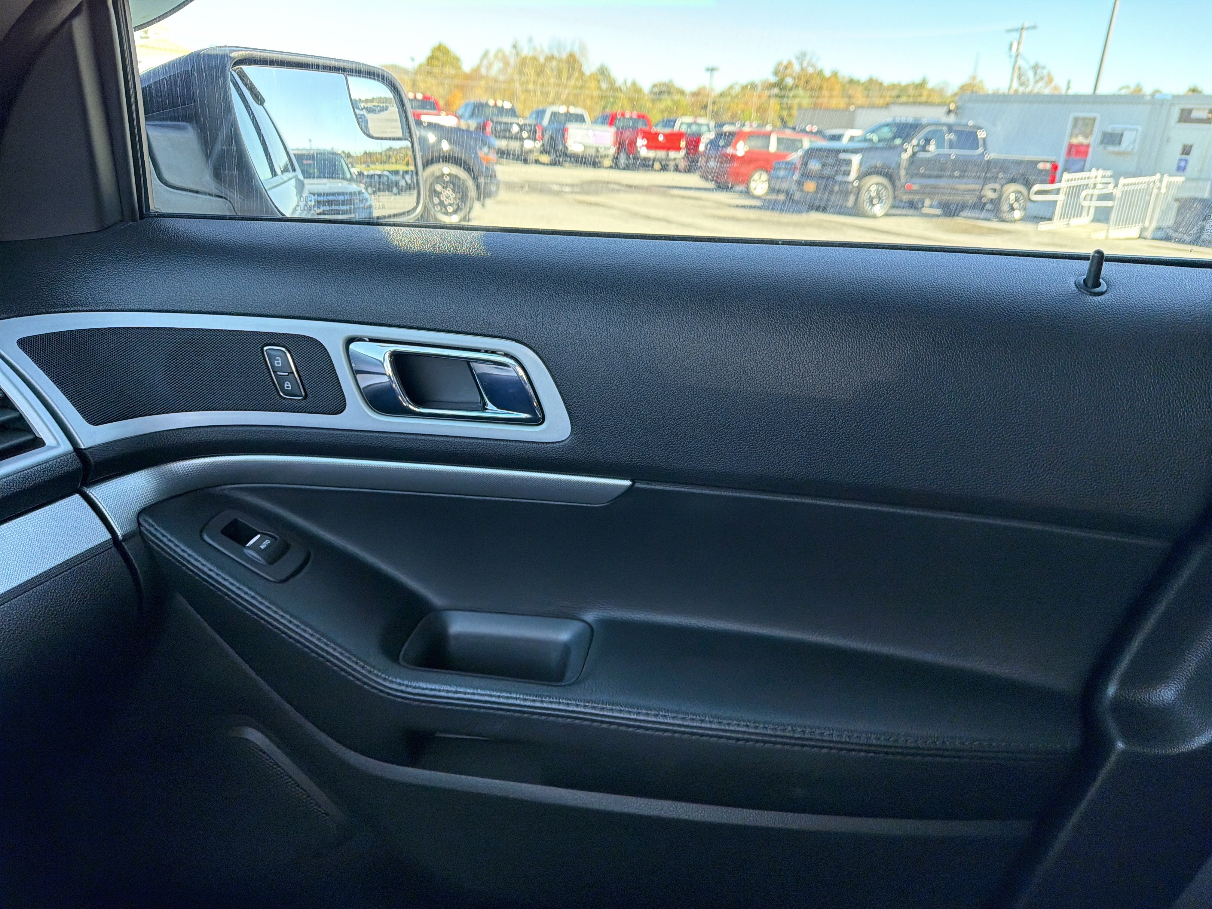 Used 2014 Ford Explorer XLT AWD/4WD image 24