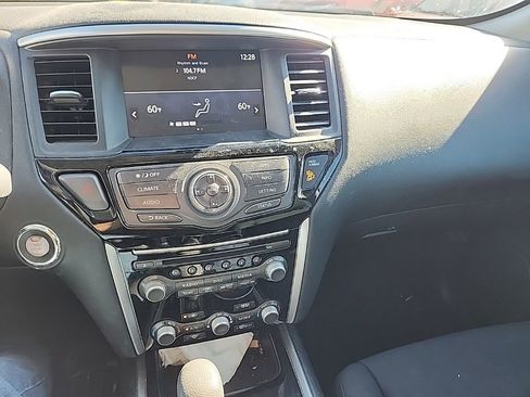 Used 2017 Nissan Pathfinder S image 14