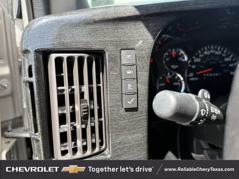 Used 2018 GMC Savana 2500 w/ Enhanced Convenience Package RWD image 25