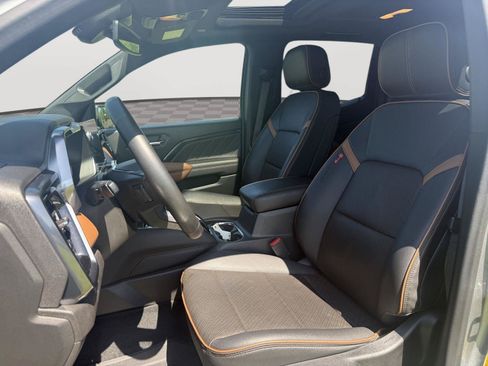 Used 2023 GMC Canyon AT4 w/ AT4 Premium Package AWD/4WD image 5