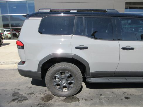 Used 2024 Lexus GX 550 AWD/4WD image 10