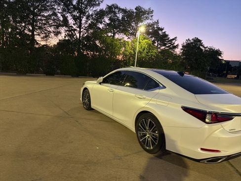 Used 2023 Lexus ES 350 w/ Premium Package FWD image 8