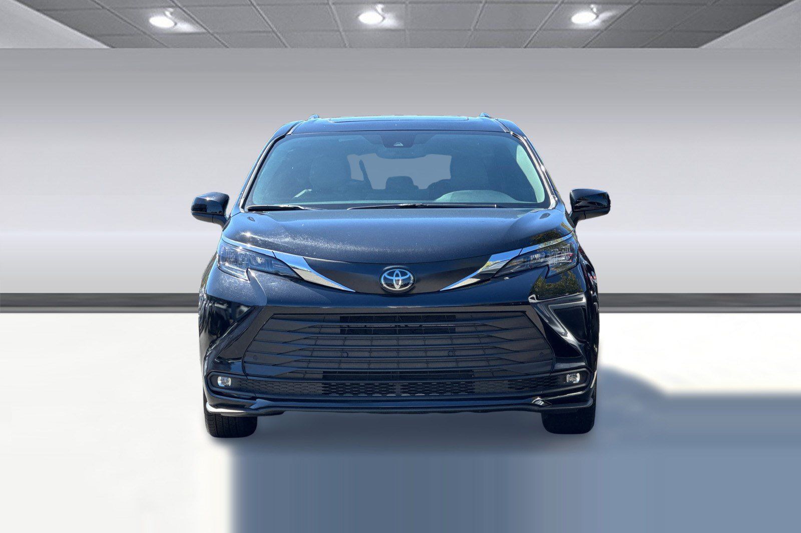 Used 2026 Toyota Sienna XLE FWD image 6