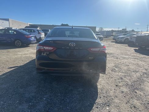Used 2019 Toyota Camry XLE image 4