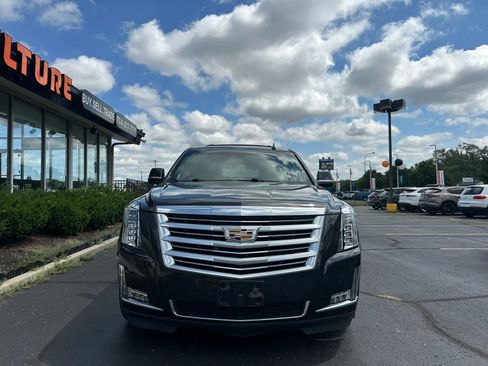 Used 2017 Cadillac Escalade Platinum AWD/4WD image 2