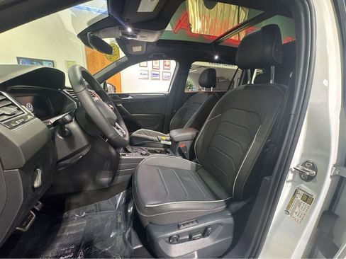 Used 2022 Volkswagen Tiguan SEL R-Line image 4