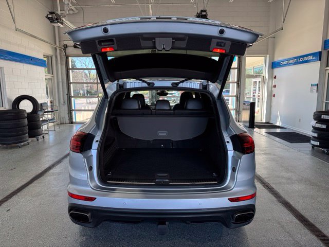Used 2018 Porsche Cayenne Platinum Edition w/ Premium Package Plus AWD/4WD image 12