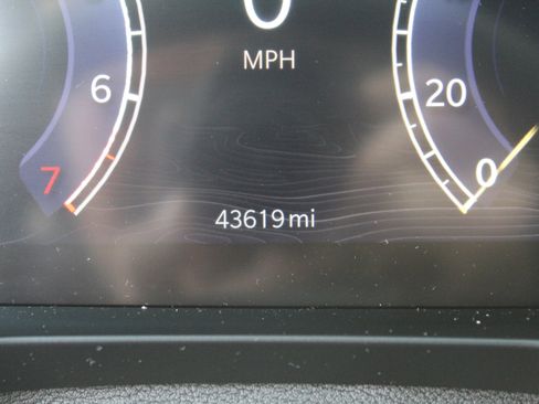 Used 2024 Jeep Grand Cherokee L Laredo image 40