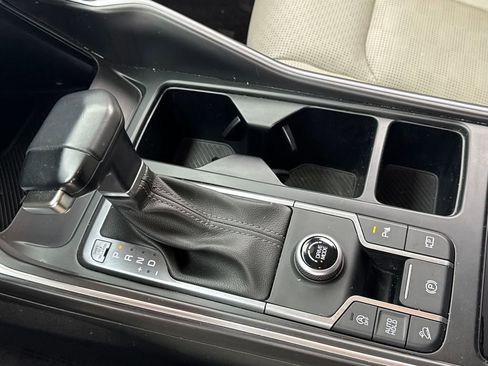 Used 2025 Kia Sorento S image 22