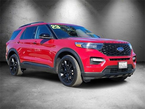 Certified 2023 Ford Explorer Platinum w/ Class IV Trailer Tow Package image 2