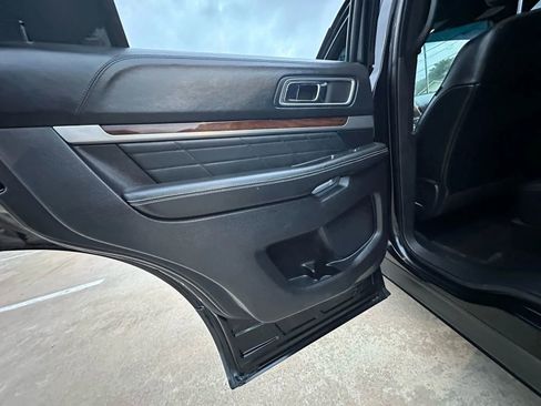Used 2016 Ford Explorer Platinum image 14